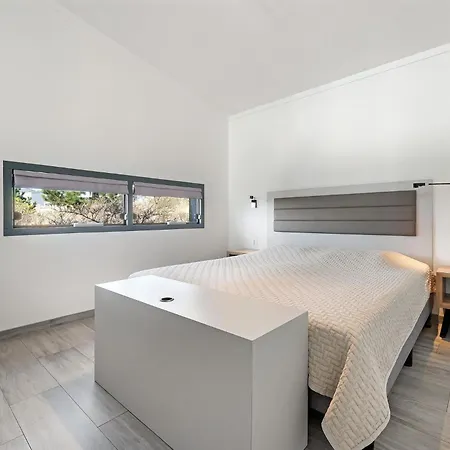 Villa 41 - Beachfront | Directly On The With Views Over The Water Ouddorp